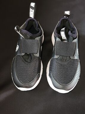 Nike Kids Black and White Hook-and-Loop Slip-On Sneakers